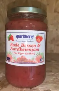 Rode bes aardbei jam