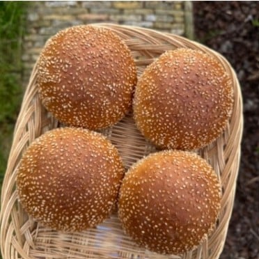 Witte bol met sesam